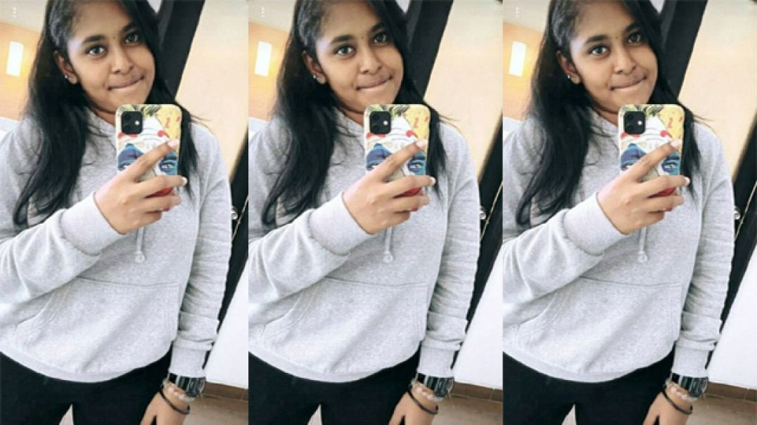 Young College Girl Sucking BF Dick Very Smoothly